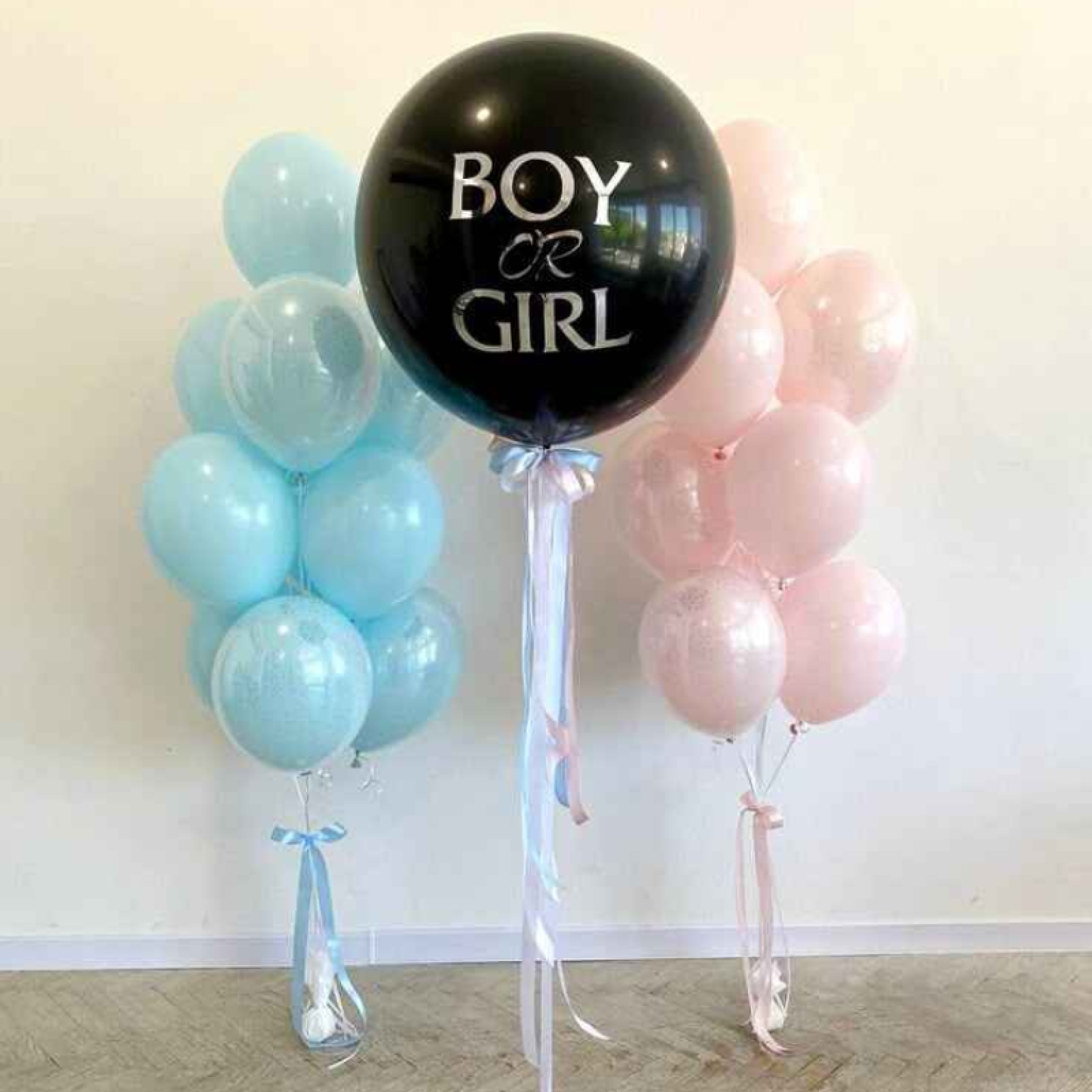 Gender reveal balloons bouquet