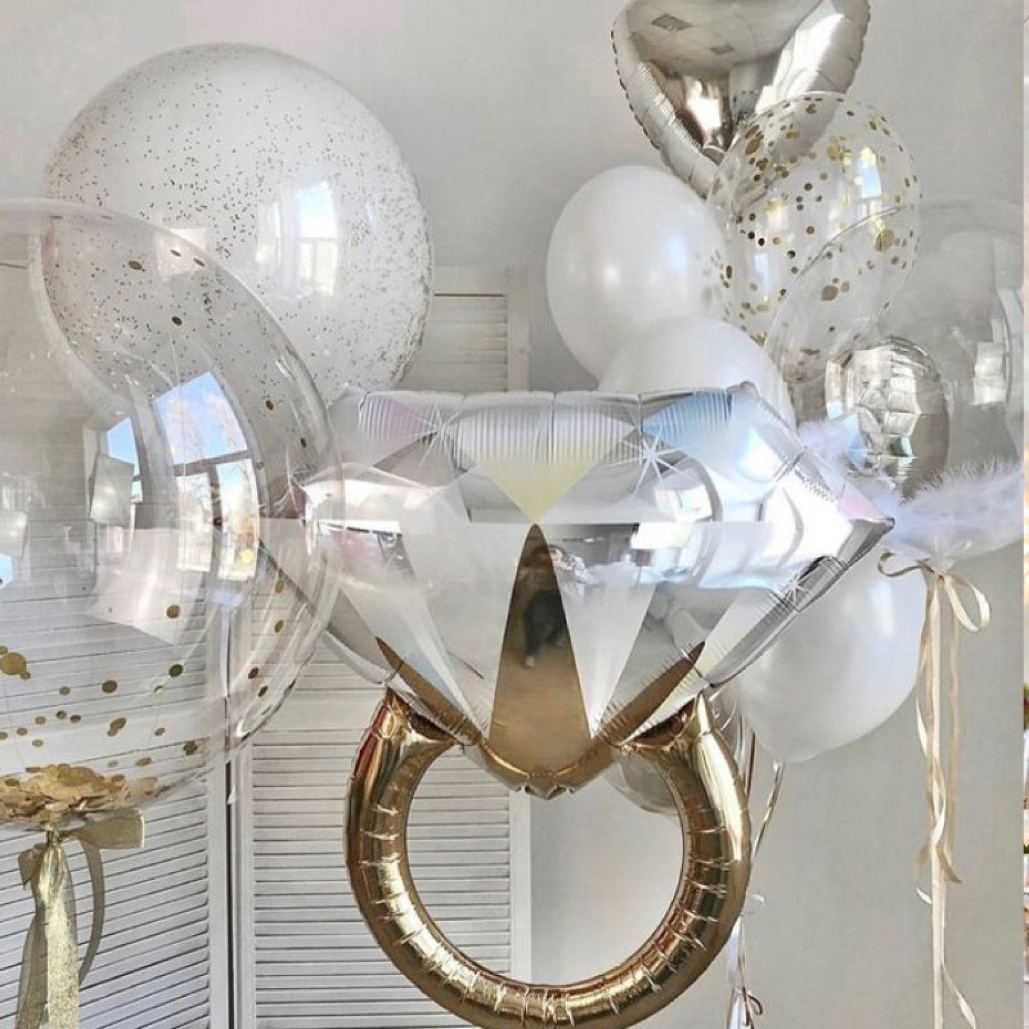 Luxury DiaLuxury Diamond Ring Balloon Bouquet 