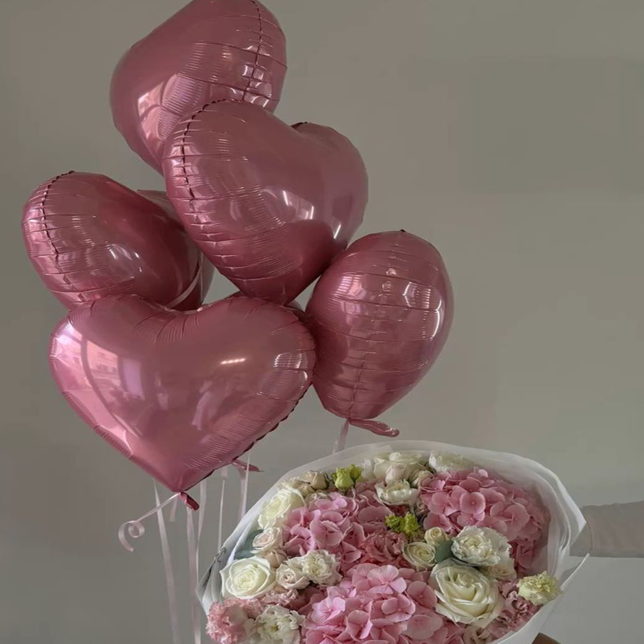 Luxury Hotel Balloon Bouquet Setup