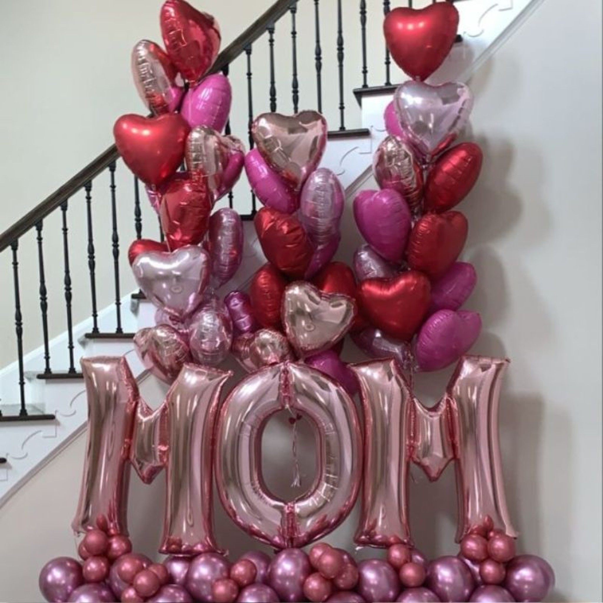 Luxury Rose Gold MOM Balloon Display with Heart Balloon Bouquets